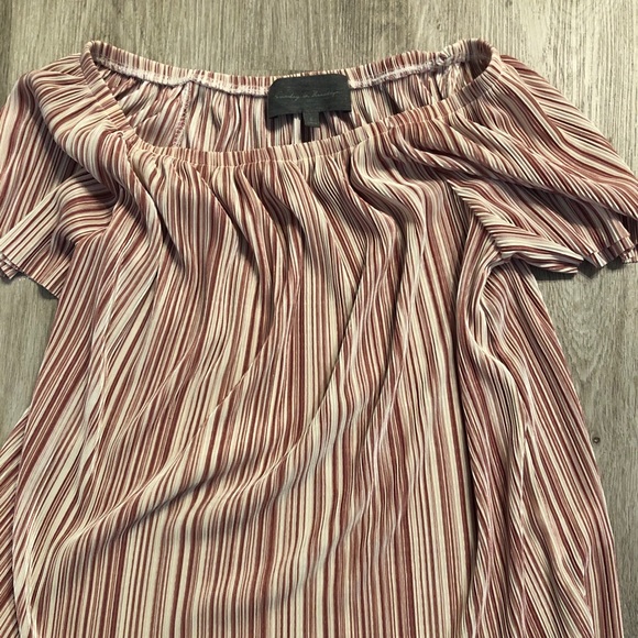 Striped top, off the shoulder - Picture 3 of 4